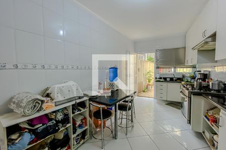 Casa à venda com 135m², 4 quartos e 4 vagas Casa à venda com 135m², 4 quartos e 4 vagasCozinha