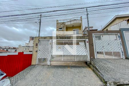 Casa à venda com 135m², 4 quartos e 4 vagas Casa à venda com 135m², 4 quartos e 4 vagasfachada