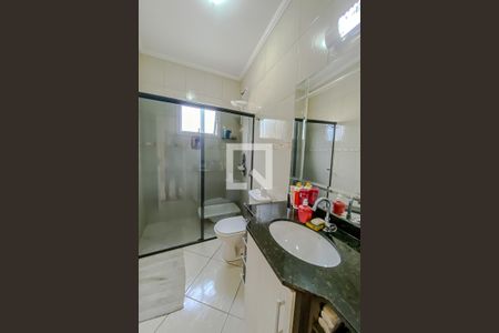 Casa à venda com 135m², 4 quartos e 4 vagas Casa à venda com 135m², 4 quartos e 4 vagasBanheiro da Suite