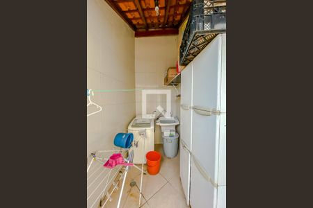 Casa à venda com 135m², 4 quartos e 4 vagas Casa à venda com 135m², 4 quartos e 4 vagasLavanderia