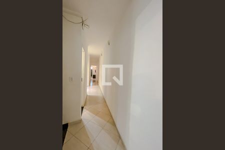 Casa à venda com 135m², 4 quartos e 4 vagas Casa à venda com 135m², 4 quartos e 4 vagasCorredor