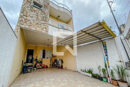 Casa à venda com 135m², 4 quartos e 4 vagas Casa à venda com 135m², 4 quartos e 4 vagasGaragem