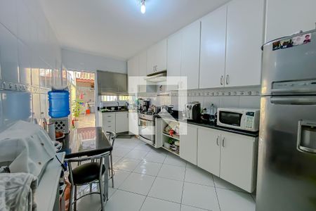 Casa à venda com 135m², 4 quartos e 4 vagas Casa à venda com 135m², 4 quartos e 4 vagasCozinha