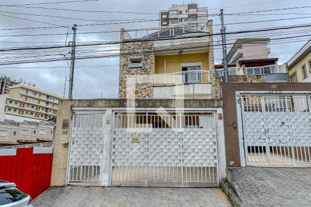 Casa à venda com 135m², 4 quartos e 4 vagas Casa à venda com 135m², 4 quartos e 4 vagasfachada