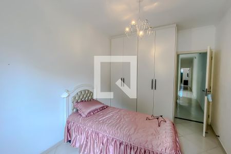 Casa à venda com 135m², 4 quartos e 4 vagas Casa à venda com 135m², 4 quartos e 4 vagasQuarto