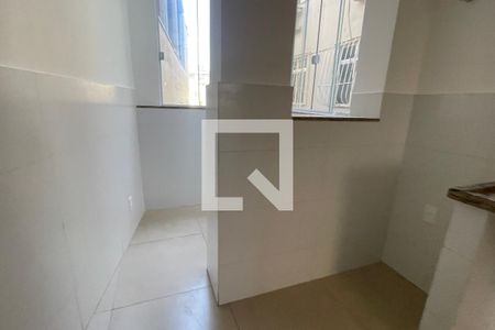 Cozinha de apartamento para alugar com 2 quartos, 63m² em Jardim Vinte E Cinco de Agosto, Duque de Caxias