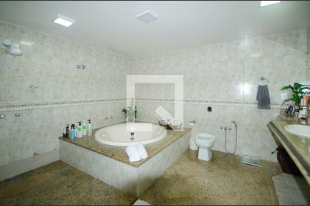 Casa à venda com 1800m², 7 quartos e 3 vagasBanheiro da Suíte 3