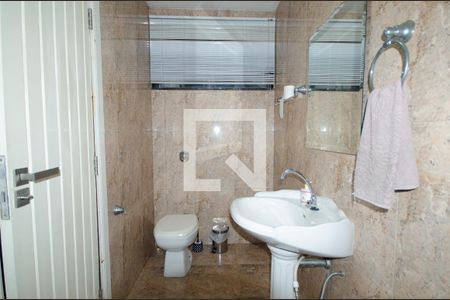 Casa à venda com 1800m², 7 quartos e 3 vagasBanheiro da Suíte