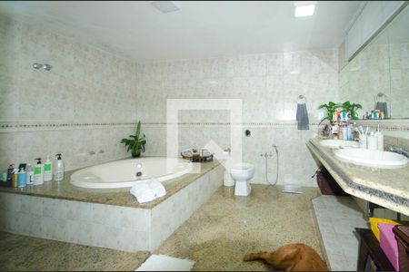 Casa à venda com 1800m², 7 quartos e 3 vagasBanheiro da Suíte 3