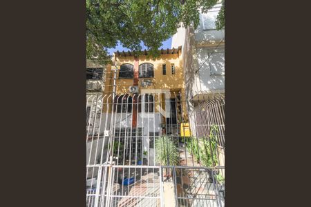 Casa à venda com 165m², 3 quartos e sem vaga Casa à venda com 165m², 3 quartos e sem vagaFachada