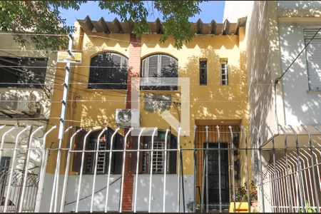 Casa à venda com 165m², 3 quartos e sem vaga Casa à venda com 165m², 3 quartos e sem vagaFachada