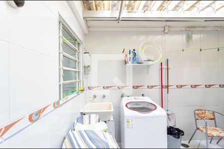 Casa à venda com 94m², 2 quartos e 2 vagasLavanderia