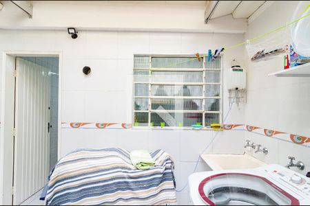 Casa à venda com 94m², 2 quartos e 2 vagasLavanderia