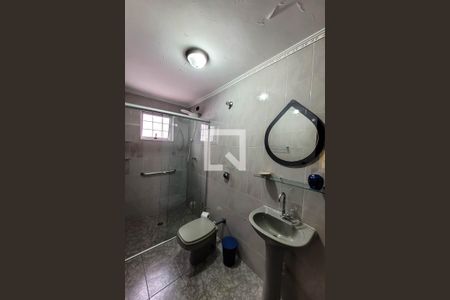 Casa à venda com 237m², 4 quartos e 2 vagasBanheiro casa de hospedes