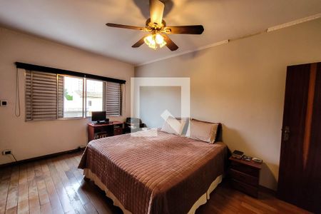 Casa à venda com 237m², 4 quartos e 2 vagasSuíte