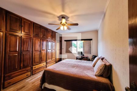 Casa à venda com 237m², 4 quartos e 2 vagasSuíte