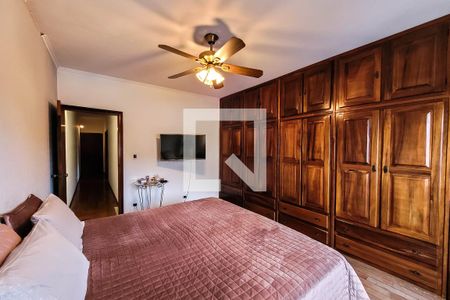 Casa à venda com 237m², 4 quartos e 2 vagasSuíte