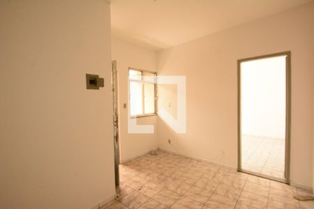 Sala de casa para alugar com 2 quartos, 45m² em Vaz Lobo, Rio de Janeiro