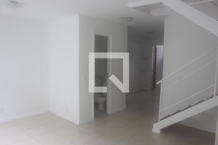 Sala de casa de condomínio à venda com 3 quartos, 100m² em Vargem Grande, Rio de Janeiro