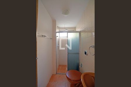 Banheiro de apartamento para alugar com 1 quarto, 49m² em Cristal, Porto Alegre