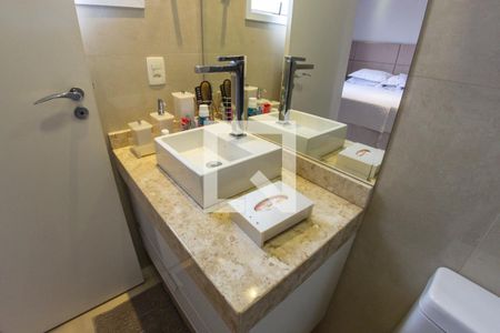 Apartamento à venda com 82m², 2 quartos e 2 vagasBanheiro da Suíte