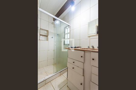 Banheiro de casa de condomínio para alugar com 1 quarto, 52m² em Itaipu, Niterói