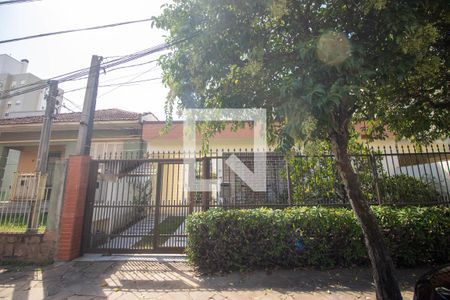 Casa para alugar com 180m², 3 quartos e 2 vagas Casa para alugar com 180m², 3 quartos e 2 vagasFachada