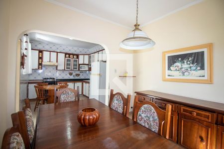 Casa para alugar com 180m², 3 quartos e 2 vagas Casa para alugar com 180m², 3 quartos e 2 vagasCozinha