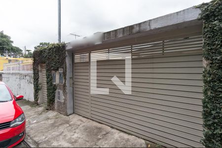 Casa à venda com 160m², 3 quartos e 4 vagas Casa à venda com 160m², 3 quartos e 4 vagasFachada