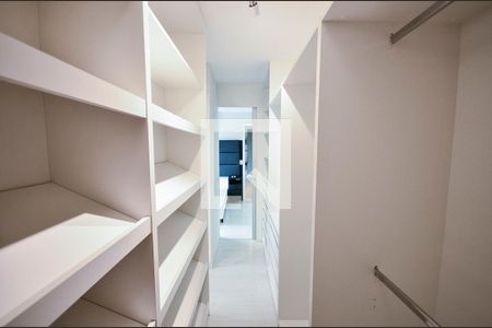 Apartamento para alugar com 141m², 3 quartos e 2 vagas Apartamento para alugar com 141m², 3 quartos e 2 vagasCloset da Suíte 2
