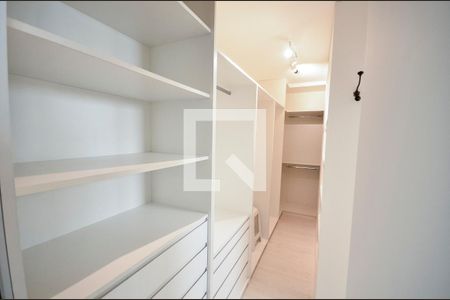 Apartamento para alugar com 141m², 3 quartos e 2 vagas Apartamento para alugar com 141m², 3 quartos e 2 vagasCloset da Suíte 2