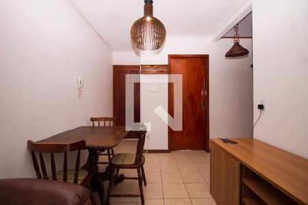 Sala/Cozinha de casa de condomínio à venda com 1 quarto, 40m² em Guarujá, Porto Alegre