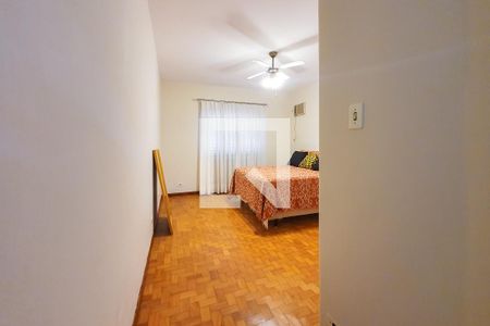 Casa à venda com 210m², 4 quartos e 2 vagas Casa à venda com 210m², 4 quartos e 2 vagasSuíte