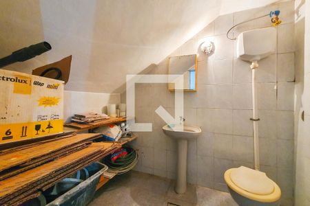 Casa à venda com 210m², 4 quartos e 2 vagas Casa à venda com 210m², 4 quartos e 2 vagasBanheiro da garagem