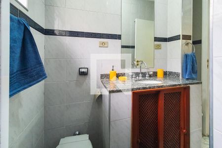 Casa à venda com 210m², 4 quartos e 2 vagas Casa à venda com 210m², 4 quartos e 2 vagasBanheiro