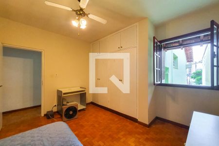 Casa à venda com 210m², 4 quartos e 2 vagas Casa à venda com 210m², 4 quartos e 2 vagasQuarto 1