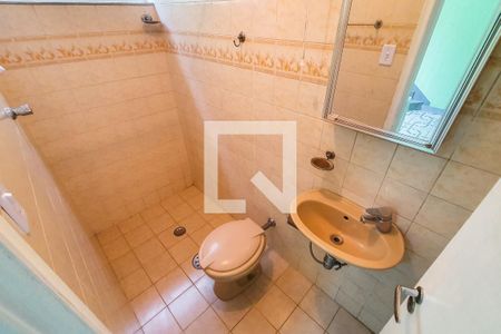 Casa à venda com 210m², 4 quartos e 2 vagas Casa à venda com 210m², 4 quartos e 2 vagasBanheiro de Serviço