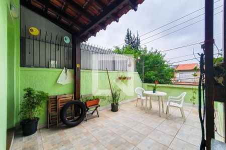Casa à venda com 210m², 4 quartos e 2 vagas Casa à venda com 210m², 4 quartos e 2 vagasVaranda