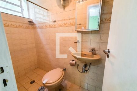 Casa à venda com 210m², 4 quartos e 2 vagas Casa à venda com 210m², 4 quartos e 2 vagasBanheiro de Serviço