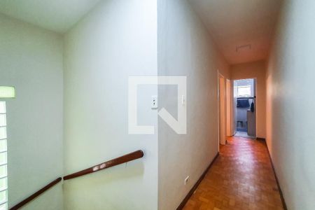 Casa à venda com 210m², 4 quartos e 2 vagas Casa à venda com 210m², 4 quartos e 2 vagasCorredor