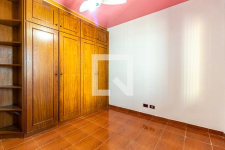 Quarto 1 de casa para alugar com 2 quartos, 160m² em Jardim Cristal, São Paulo