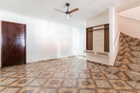 Sala de casa para alugar com 2 quartos, 160m² em Jardim Cristal, São Paulo