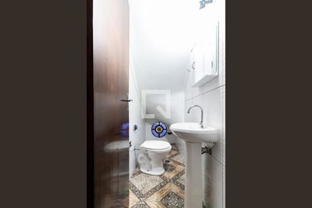 Lavabo de casa para alugar com 2 quartos, 160m² em Jardim Cristal, São Paulo