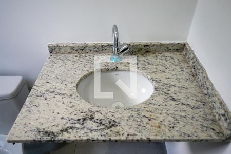 Casa para alugar com 70m², 2 quartos e 1 vaga Casa para alugar com 70m², 2 quartos e 1 vagaBanheiro