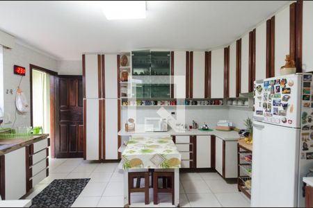 Casa à venda com 199m², 3 quartos e 2 vagasCozinha