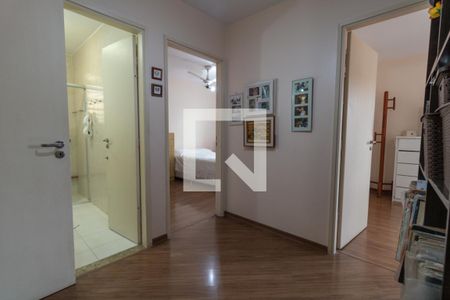 Casa à venda com 150m², 4 quartos e 3 vagas Casa à venda com 150m², 4 quartos e 3 vagasHall