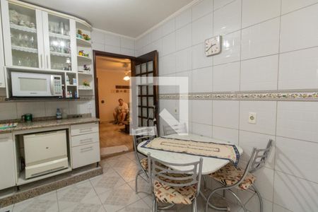 Casa à venda com 150m², 4 quartos e 3 vagas Casa à venda com 150m², 4 quartos e 3 vagasCozinha