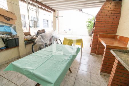 Casa à venda com 150m², 4 quartos e 3 vagas Casa à venda com 150m², 4 quartos e 3 vagasChurrasqueira