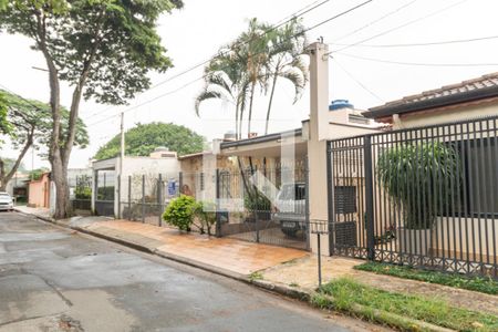 Casa à venda com 150m², 4 quartos e 3 vagas Casa à venda com 150m², 4 quartos e 3 vagasFachada