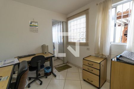 Casa à venda com 150m², 4 quartos e 3 vagas Casa à venda com 150m², 4 quartos e 3 vagasEscritório